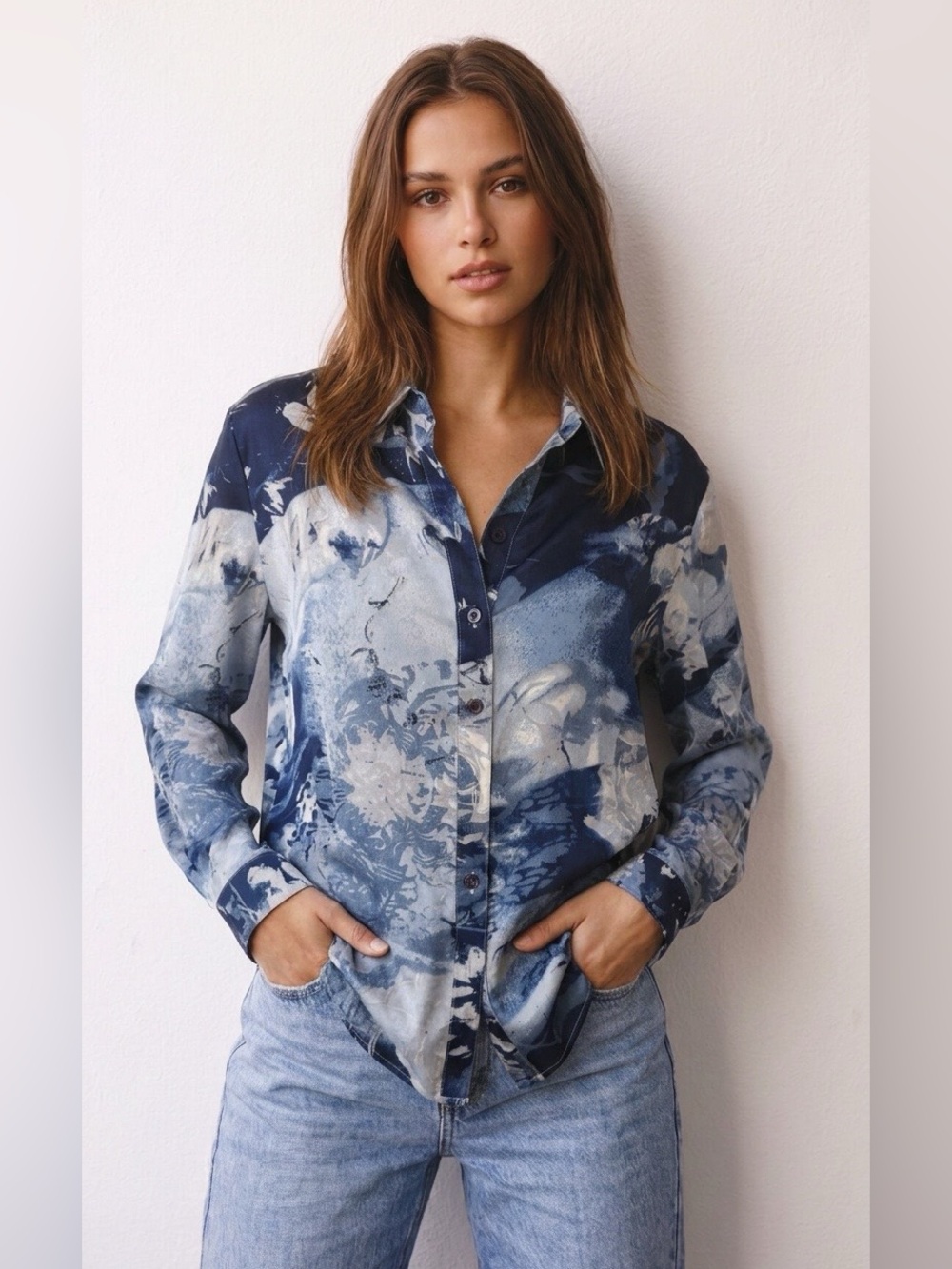 Chico's Blue and White Abstract Floral Button-Up Shirt